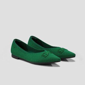 Vivaia Pointed Toe Flats in Forest Green Size 9